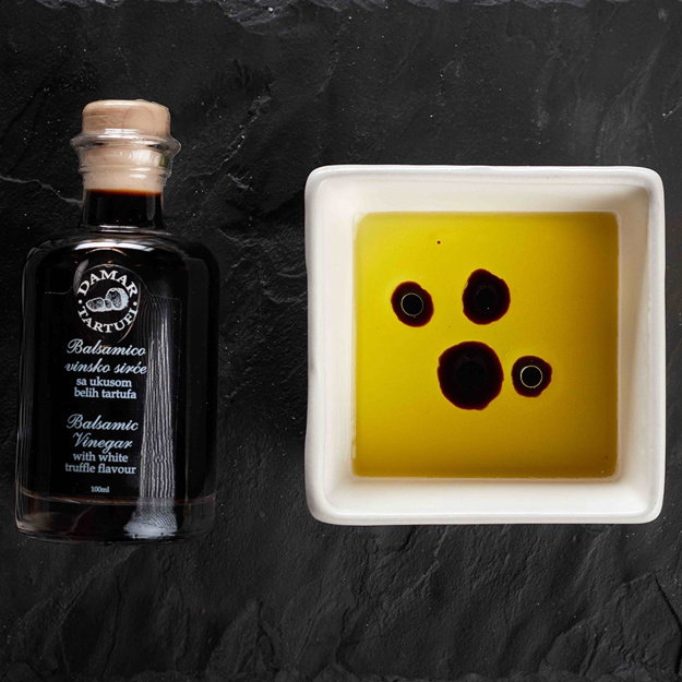Balsanmvinäger med smak av vit tryffel